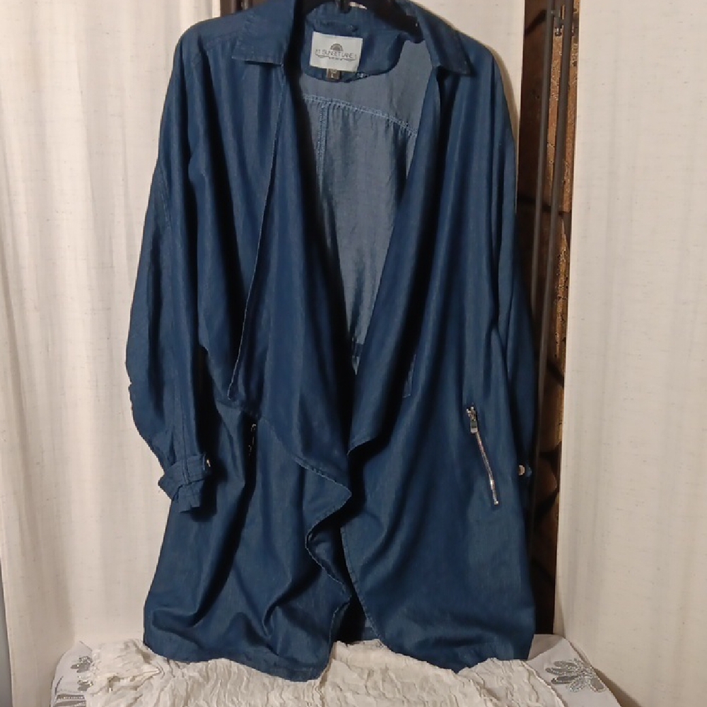 Blue Suit Jacket with Flowing Silhouette and Open Front